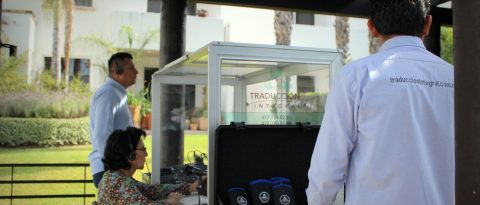 Media cabina y receptores WilliamSound para interpretación